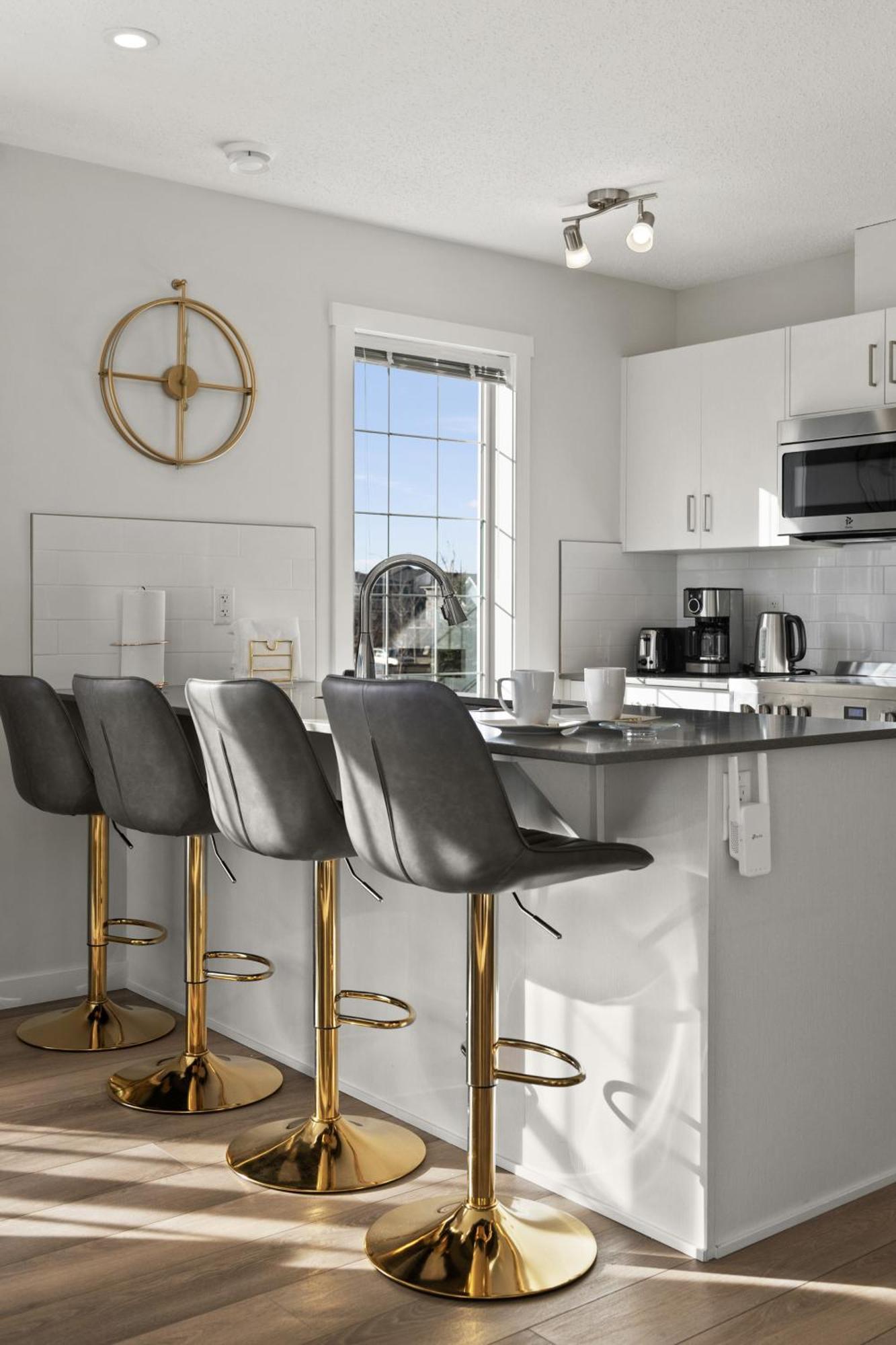 Globalstay New Apartments In Cranbrook Free Street Parking YYC Eksteriør bilde