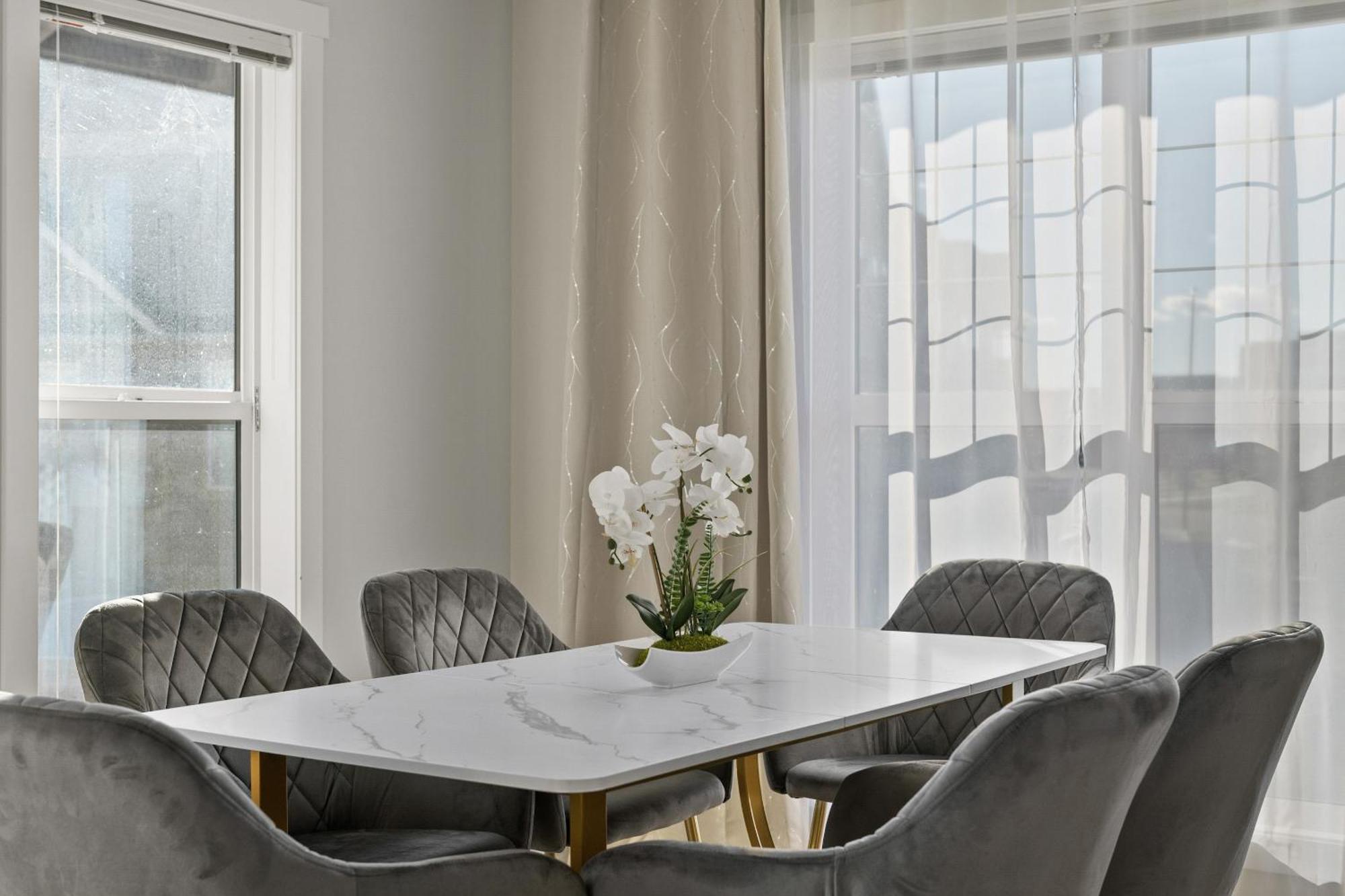 Globalstay New Apartments In Cranbrook Free Street Parking YYC Eksteriør bilde