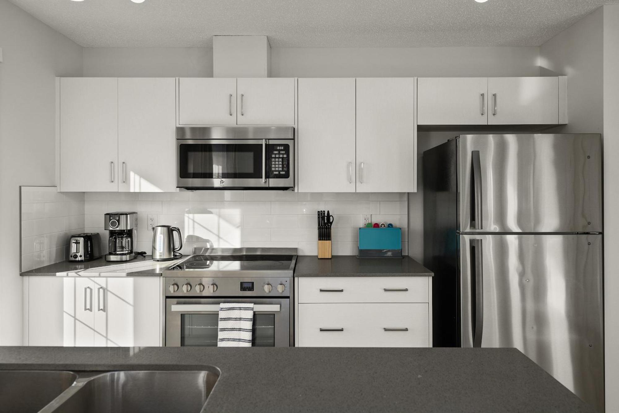 Globalstay New Apartments In Cranbrook Free Street Parking YYC Eksteriør bilde