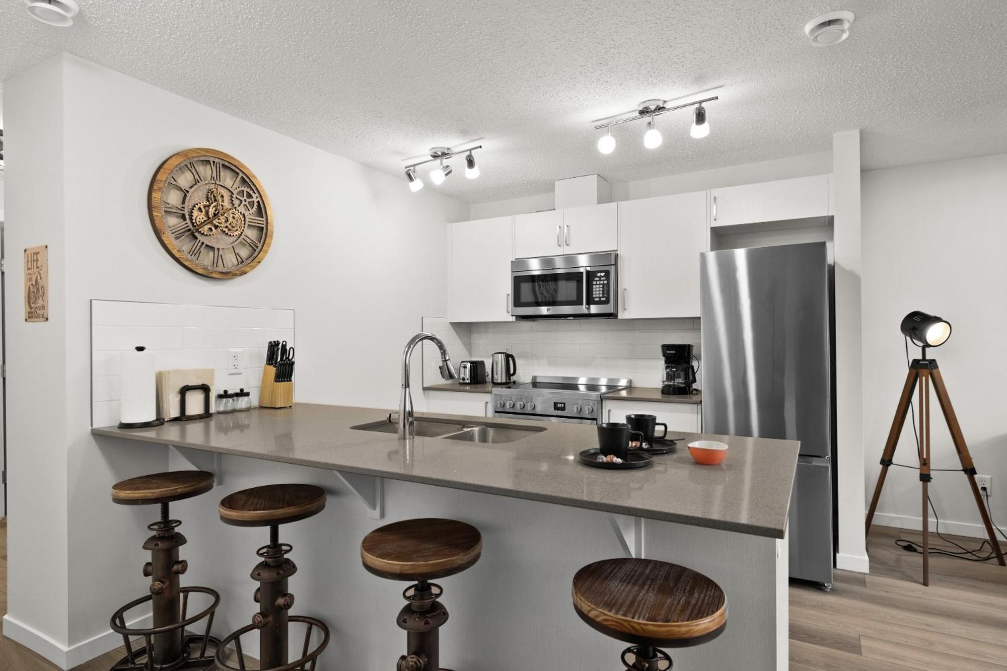 Globalstay New Apartments In Cranbrook Free Street Parking YYC Eksteriør bilde